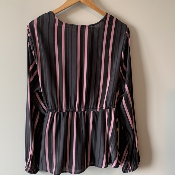 Torrid Crepe Surplice Pink & Grey Wrap Top Size 2X - Picture 9 of 14